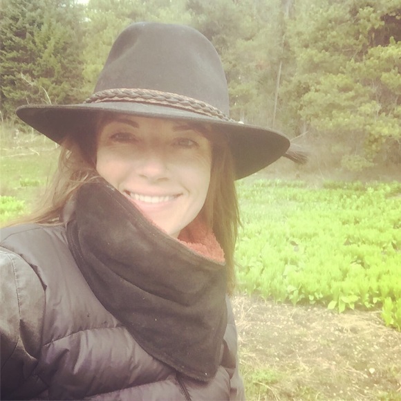 Meet your Posher, Abbe - Picture 1 of 1